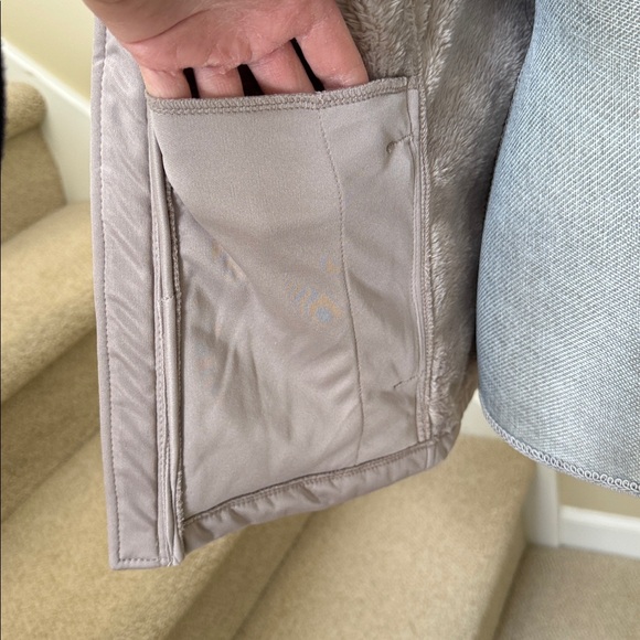 Spyder Women's Hooded Jacket in light mauve color. Size M. Soft faux fur inside. - Picture 13 of 16